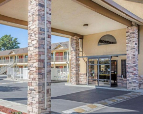 Гостиница Quality Inn & Suites Woodland- Sacramento Airport  Вудленд